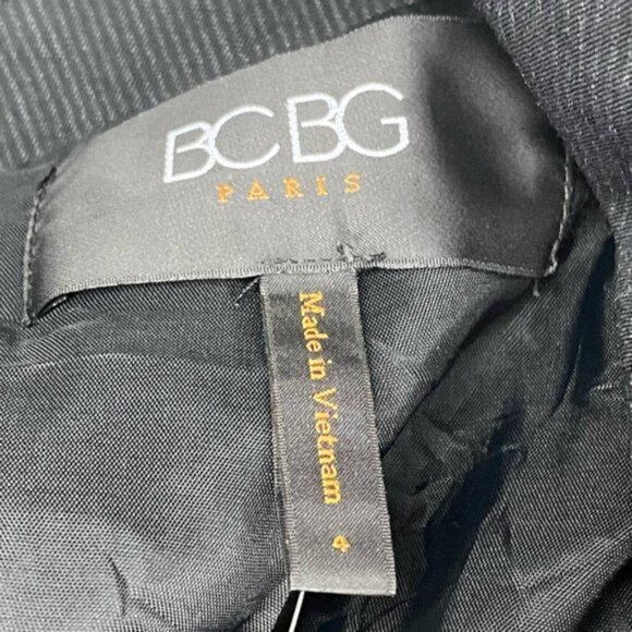 NWOT BCBG 2 Button Pinstripe Lightweight Blazer Sz 4 Black - Picture 2 of 11
